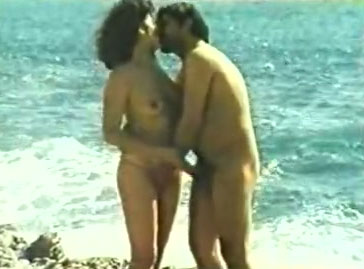 Amateur couple making love on the beach reality sex vi
