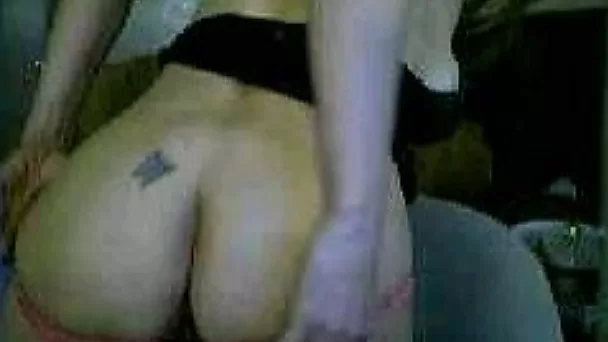 MILF with fake boobs flaunted her private parts on webcam for 100 bucks
