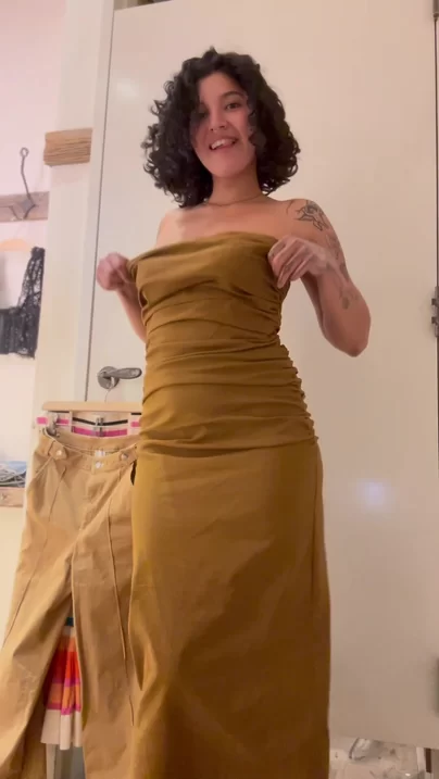 Ich bin mir nicht sicher, ob mir dieses Kleid gefällt oder nicht.