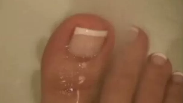 If you love ladies sexy and beautiful feet watch this
