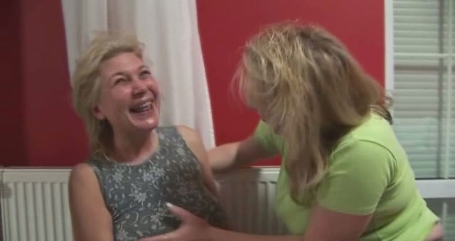 Mature whore too drunk to be aware of what is happening - Mylust.com Video