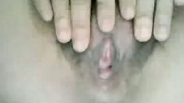 Anonymous bitch rubs her hairy fish taco on webcam