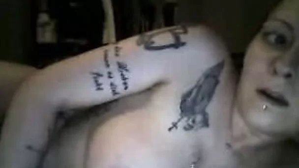 Tattooed brunette skank demonstrates her main weapon