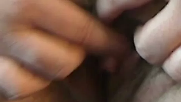 Arousing my clitoris till it shows out on home video