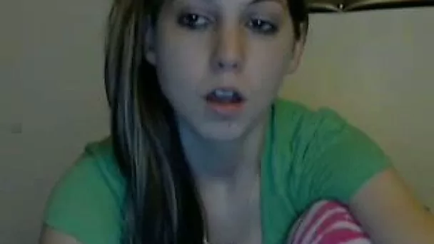 Palatable brunette teen with hot curves masturbates