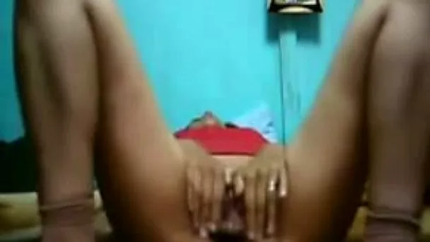 Insatiable brunette strumpet rubs her hairy fish taco