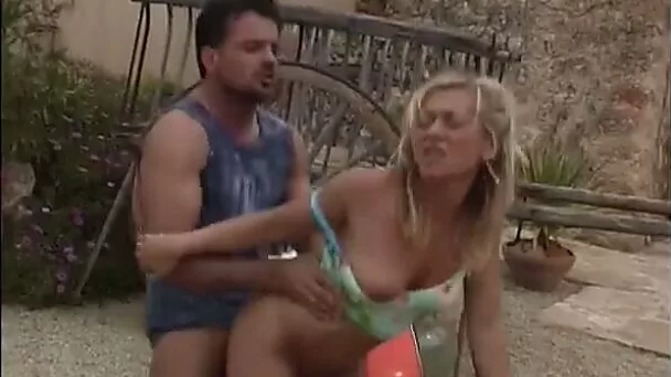 Wild chick goes down on her BF and then lets him fuck her from behind