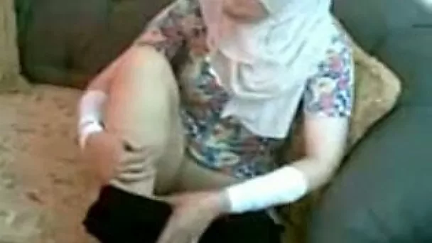 Kinky Arab babe gets her pussy licked and fucked by her husband
