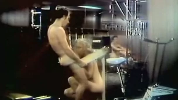 Retro skank shows her blowjob skills to a guy in a gym