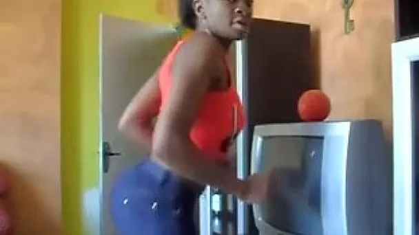 Dominican GF shakes her fine ass like a seasoned pro