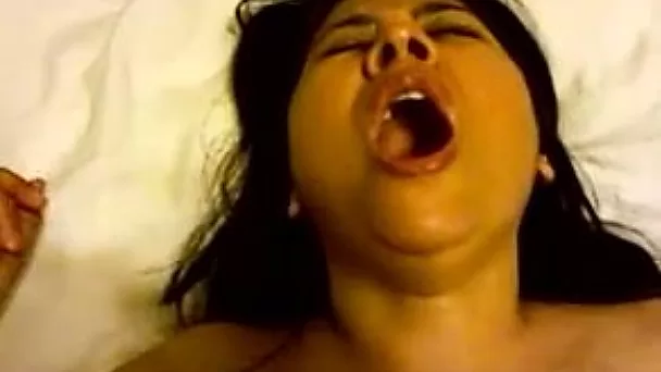 Pounding my brunette Indian auntie till she reaches orgasm