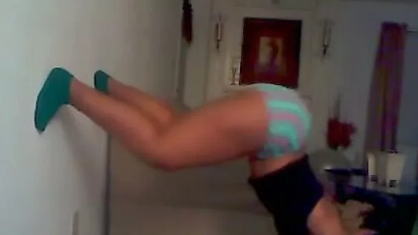 Twerk queen twerking in her dining room shaking her big butt