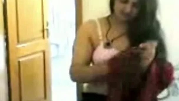 Plump Desi wife flaunts her long hair and body naked