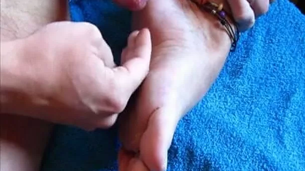 My fetish for the sexy feet of my girlfriend makes me cum