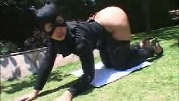 Phat ass wife in cat woman costume exposes me her giant booty