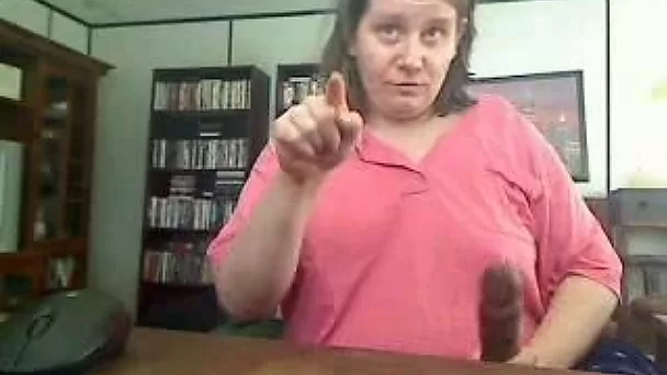 Pale skin BBW webcam MILF with lard booty knows sign language