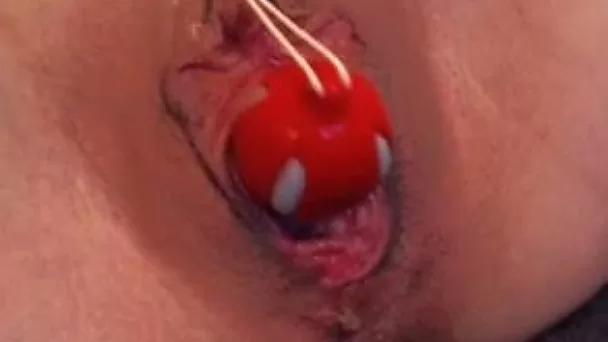 Mature whore stretches her pussy using her sex toys and fist
