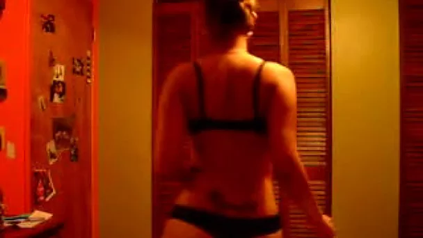 My bubble butt girlfriend knows how to shake her juicy ass