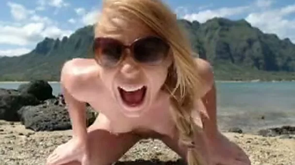 Having outdoor masturbation session on Hawaii beach