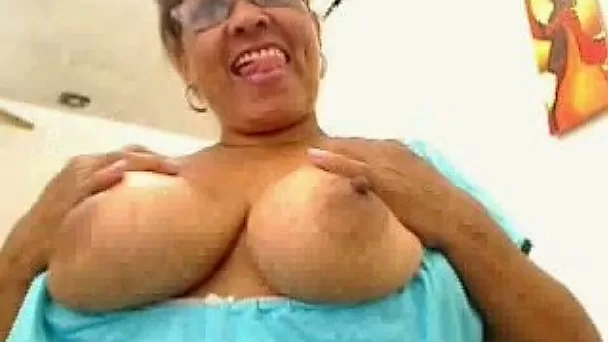 Colombian mature granny with her fat belly and saggy tits fingering on webcam