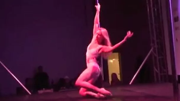 Amazing solo video with a fantastic blonde pole dancer