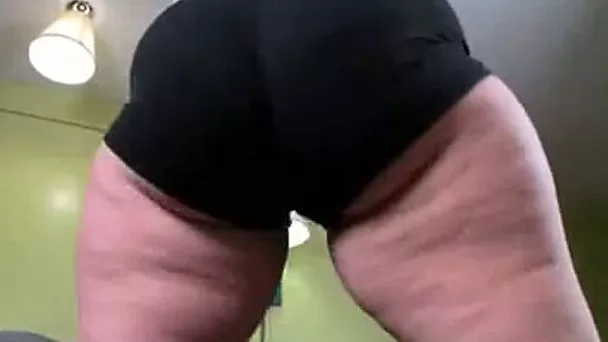 Playful webcam hottie Vanilla Vixenxxx has the biggest ass on the web
