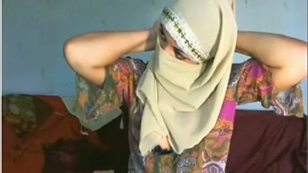 Stunning Arab girl covers her face but reveals her big tits