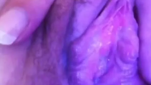 Depraved housewife fingers her pussy to orgasm in homemade solo