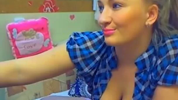 Webcam solo clip with a sassy blonde fingering her cunt