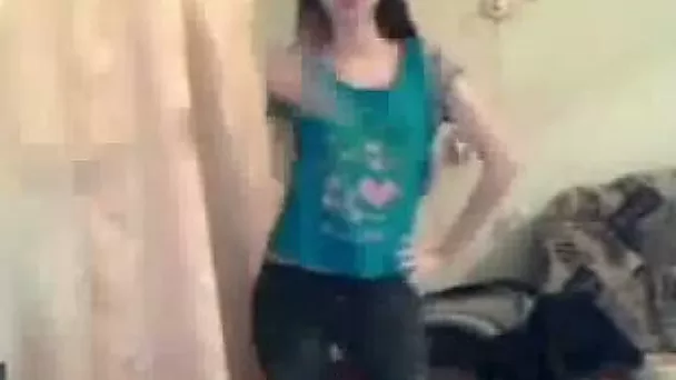 This camgirl knows how to dance in a sexy way and I love to watch her perform
