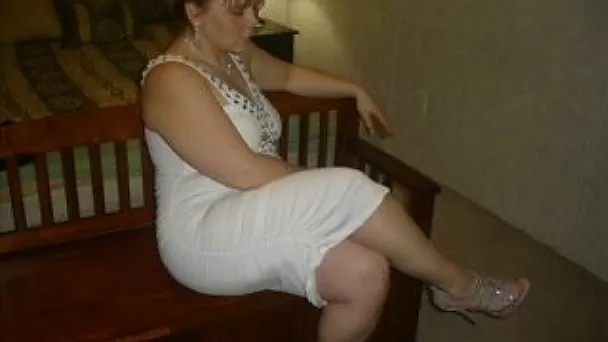 Delicious blonde fuck date is in my room loving cunnilingus
