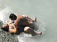 Horny hubby pounds his BBW white housewife in the sea
