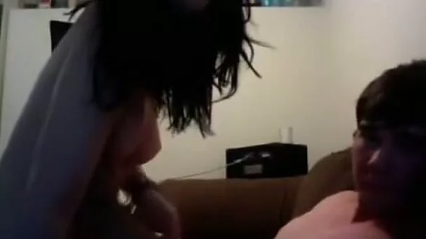 Amateur girl gets her teen cunt fucked in front of a webcam