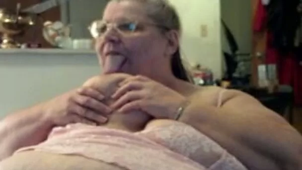 Very ugly SBBW old hoe shows off her disgusting layers of fat