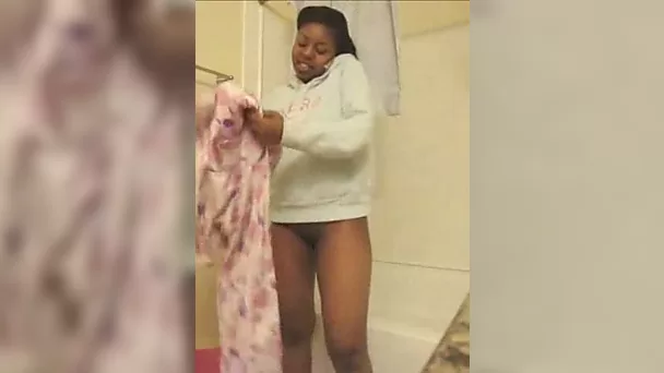 Naughty ebony girlfriend jiggles with her huge black booty