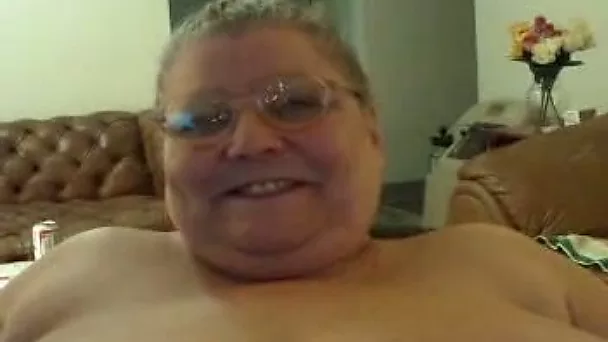 Fat webcam granny strokes and squeezes her nipples