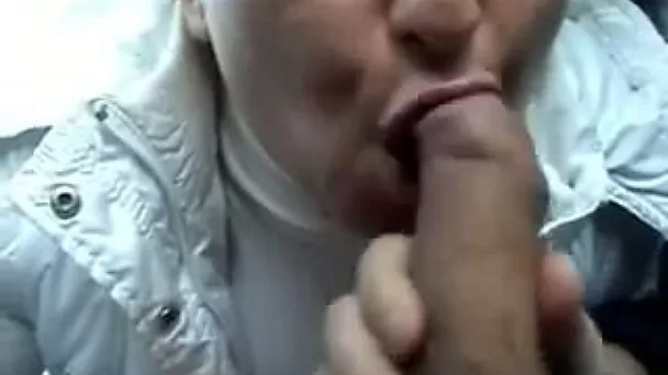 My mature wifey shows me her cock-sucking skills in a car