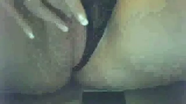 Fat mature whore sits on the lapton to show how she masturbates