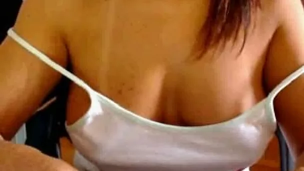 This eye catching webcam temptress has an enviable body