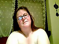 Mature pale skin BBW lady on webcam is ready to poke herself
