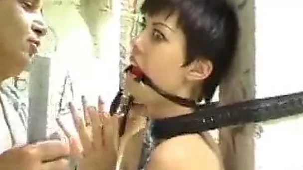 Pale skin Russian freak Olesya is bonded to the concrete post