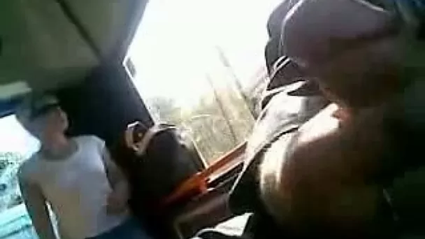 Я настоящий мудак и обожаю мастурбировать в общественном транспорте.