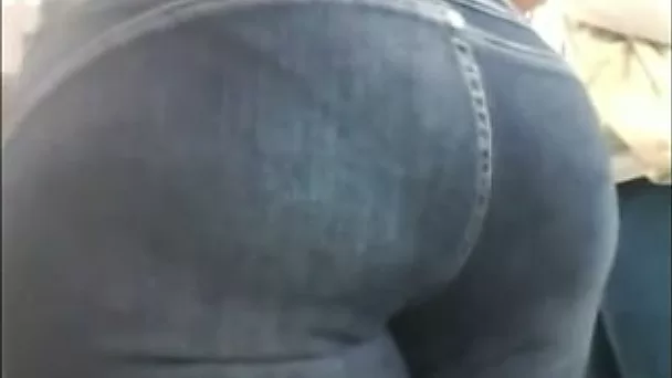 Breathtakingly stunning Latina bombshell must be proud of her big booty