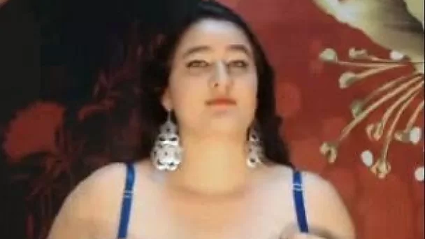 Black haired lady with big tits and thighs knows how to make me horny