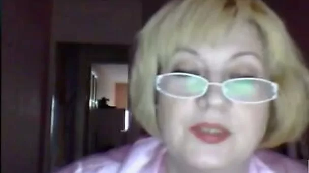 Mature Russian whore likes to wear glasses and masturbate on Skype