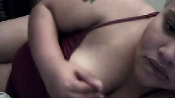 Plump nympho is showing off her big boobies and rubbing her pussy on cam