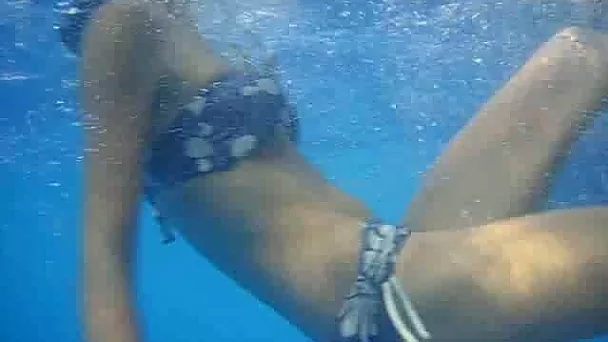 Underwater homemade video - my girlfriend's big ass in bikini undies
