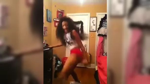 Sporty ebony chick turns out to be a gifted twerker