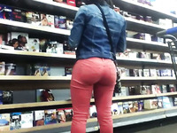 Don't you think that this booty in red jeans is awesome?