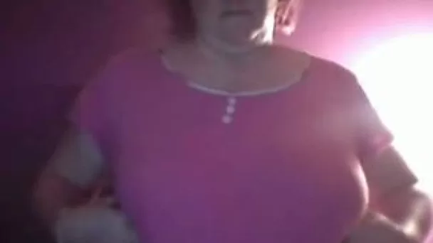 Webcam solo with a chubby old whore toying her hairy cunt